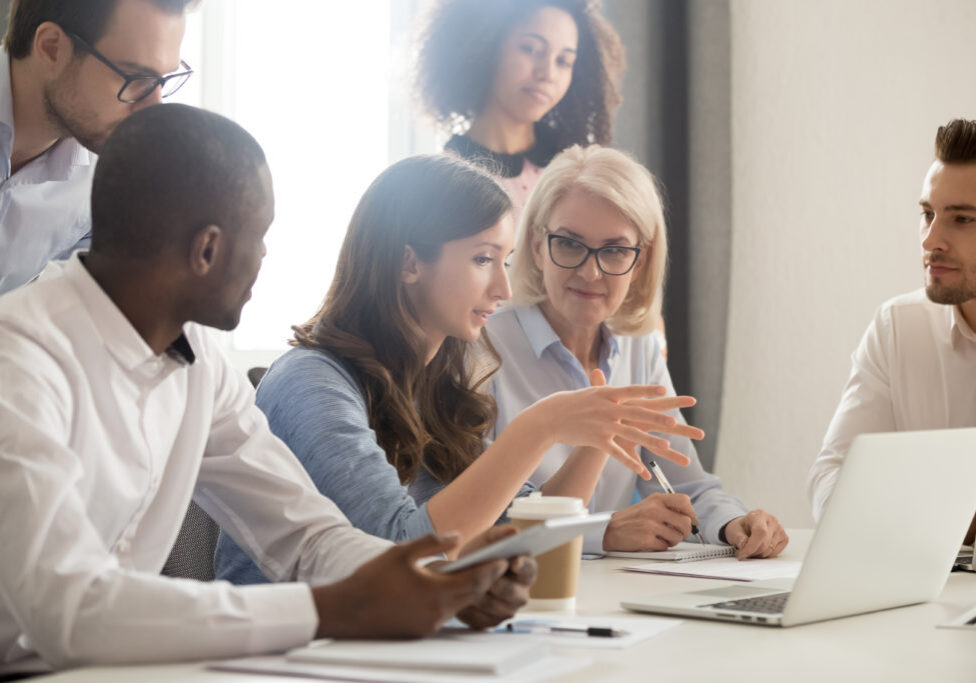 Young,Female,Mentor,Leader,Coach,Teaching,Employees,Group,Analyzing,Online